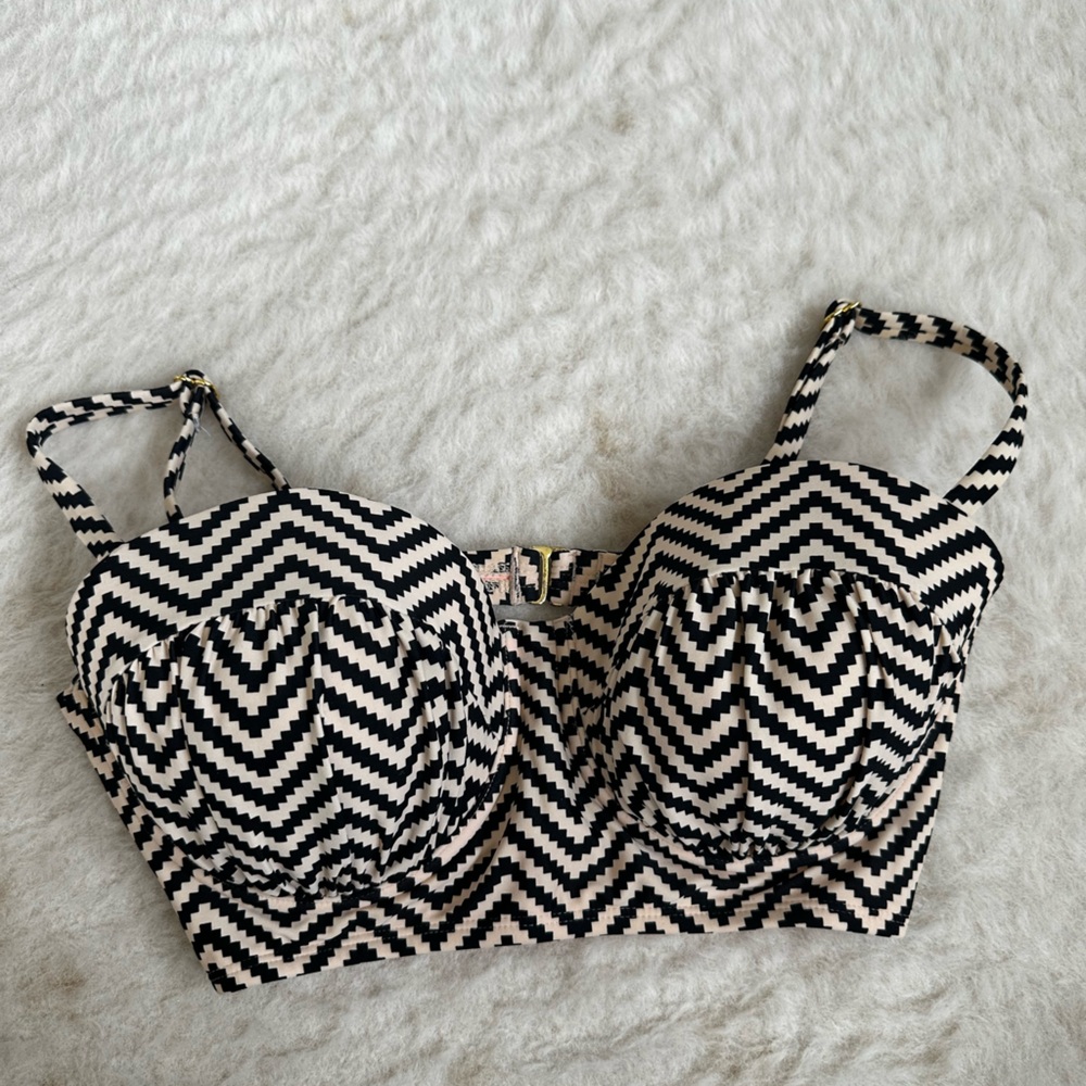 Xhilaration Black and Cream Zigzag bikini top